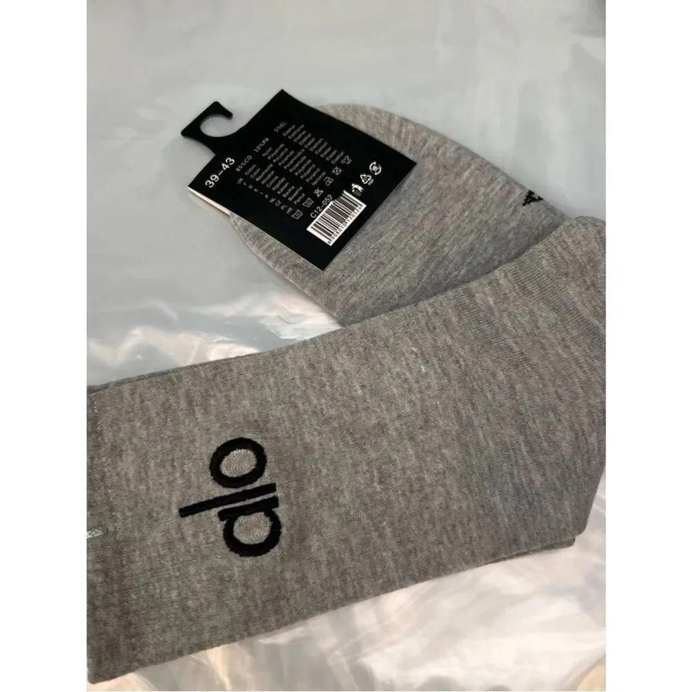 ALO Yoga unisex half crew understated socks in gray embroidered logo
